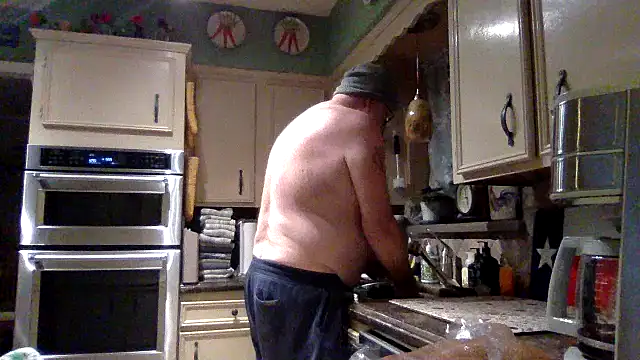 Snapshot of superbearboss chatting on November 28, 2025, 12:00 am superbearboss online show from November 28, 2025, 12:00 am