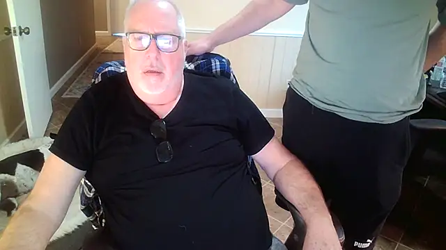 Snapshot of superbearboss chatting on November 7, 2025, 4:00 pm superbearboss online show from November 7, 2025, 4:00 pm