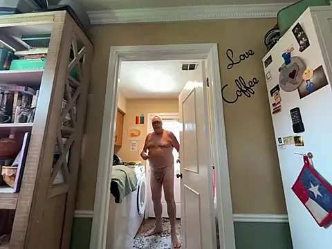 Snapshot of superbearboss chatting on June 24, 2026, 5:33 pm superbearboss online show from June 24, 2026, 5:33 pm