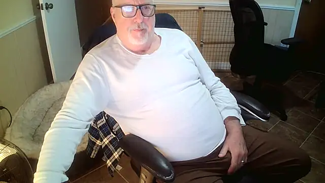 Snapshot of superbearboss chatting on October 27, 2025, 2:29 pm superbearboss online show from October 27, 2025, 2:29 pm