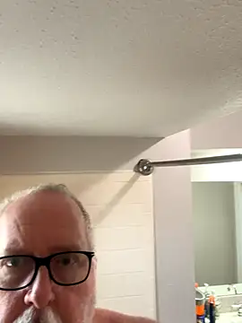 Snapshot of superbearboss chatting on November 20, 2025, 8:31 pm superbearboss online show from November 20, 2025, 8:31 pm