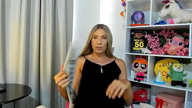 Snapshot of davinaclaire chatting on July 17, 2026, 7:11 pm davinaclaire online show from July 17, 2026, 7:11 pm