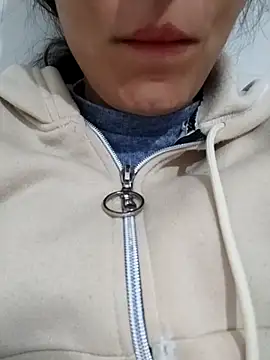 Snapshot of saraaxx1 chatting on November 19, 2025, 11:10 am saraaxx1 online show from November 19, 2025, 11:10 am