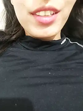 saraaxx1 online show from December 3, 2025, 7:02 pm