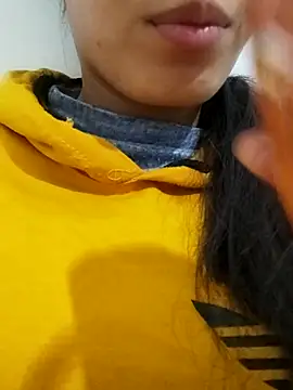 Snapshot of saraaxx1 chatting on November 20, 2025, 9:21 am saraaxx1 online show from November 20, 2025, 9:21 am