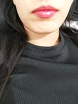 Snapshot of saraaxx1 chatting on November 11, 2025, 3:29 pm saraaxx1 online show from November 11, 2025, 3:29 pm