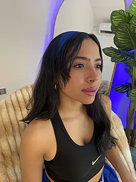  Emily Thompson  online show from March 17, 2026, 2:03 am