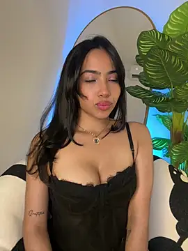  Emily Thompson  online show from March 10, 2026, 11:20 pm