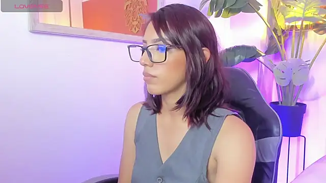 laylax  online show from April 27, 2026, 12:47 pm