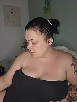 Snapshot of Saucy-Serenity chatting on June 26, 2026, 9:20 pm Saucy-Serenity online show from June 26, 2026, 9:20 pm