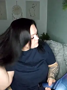 Saucy-Serenity online show from April 28, 2026, 8:46 pm
