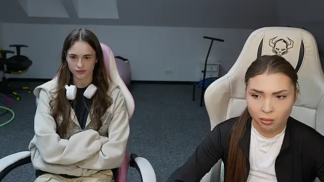 Snapshot of Billie054 chatting on November 8, 2025, 11:47 am Billie054 online show from November 8, 2025, 11:47 am