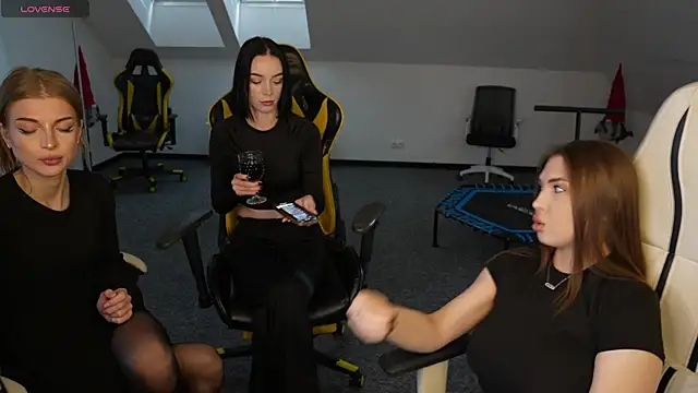 Snapshot of Billie054 chatting on November 4, 2025, 11:47 am Billie054 online show from November 4, 2025, 11:47 am