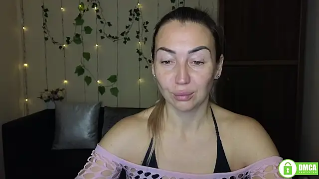 Snapshot of Kiss_julli88I chatting on November 28, 2025, 6:30 pm Kiss julli88I online show from November 28, 2025, 6:30 pm