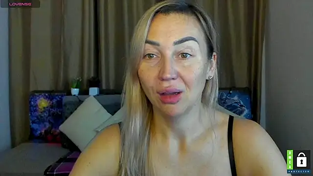 Snapshot of Kiss_julli88I chatting on December 1, 2025, 6:31 pm Kiss julli88I online show from December 1, 2025, 6:31 pm