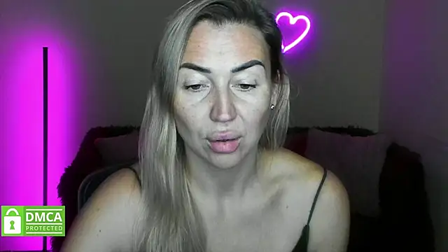 Snapshot of Kiss_julli88I chatting on November 15, 2025, 6:28 am Kiss julli88I online show from November 15, 2025, 6:28 am