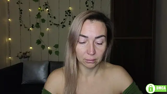 Snapshot of Kiss_julli88I chatting on November 24, 2025, 6:30 pm Kiss julli88I online show from November 24, 2025, 6:30 pm