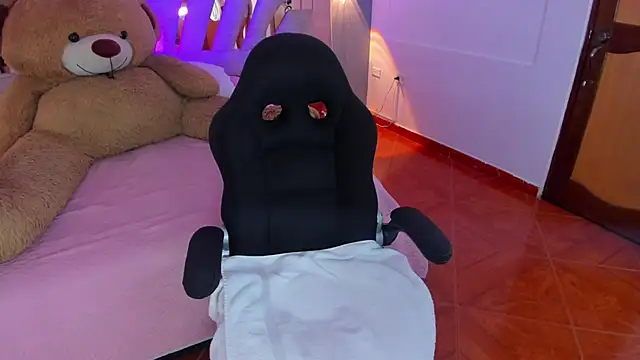 Snapshot of MaddyCrofft chatting on March 14, 2025, 11:34 am MaddyCrofft online show from March 14, 2025, 11:34 am