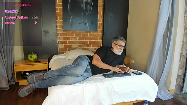 LukeCrews online show from September 28, 2025, 8:05 pm