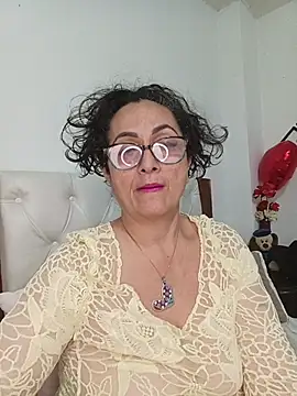 AlessandraLeroy online show from July 8, 2026, 1:52 am