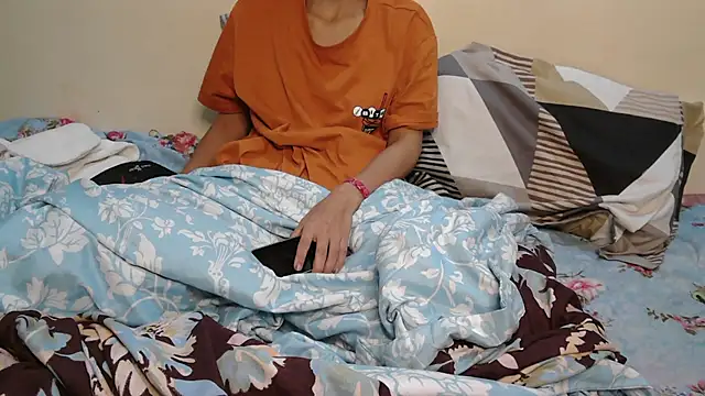 Snapshot of NaughtyThrouple007 chatting on November 8, 2025, 1:25 pm NaughtyThrouple007 online show from November 8, 2025, 1:25 pm