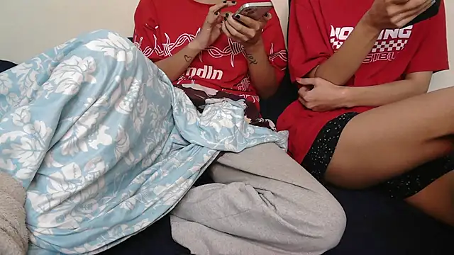 Snapshot of NaughtyThrouple007 chatting on November 20, 2025, 7:31 am NaughtyThrouple007 online show from November 20, 2025, 7:31 am