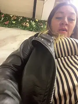 Luna-nevada online show from December 17, 2025, 3:17 pm