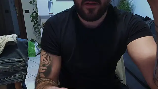 maialinofriuli online show from November 26, 2025, 10:54 pm