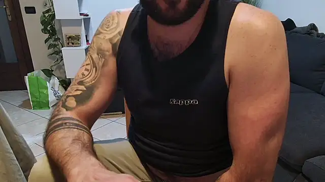 maialinofriuli online show from November 20, 2025, 4:51 pm