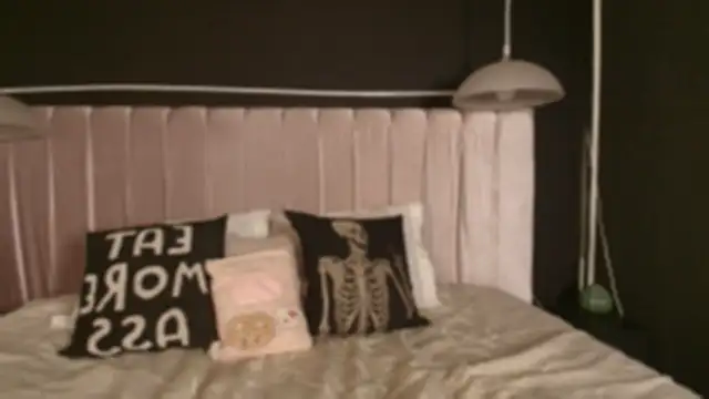 Snapshot of Zhally_Dee chatting on October 21, 2025, 7:35 pm Zhally Dee online show from October 21, 2025, 7:35 pm