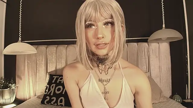 Snapshot of Zhally_Dee chatting on December 18, 2025, 7:50 pm Zhally Dee online show from December 18, 2025, 7:50 pm