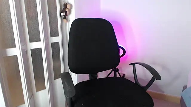 Snapshot of Guydann_ chatting on March 12, 2025, 3:13 am Guydann online show from March 12, 2025, 3:13 am