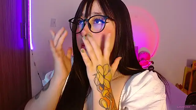 Oliviargf online show from April 29, 2026, 11:22 pm