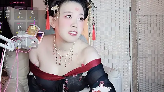 Cocobee online show from October 21, 2025, 3:55 pm