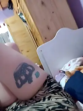 Snapshot of Putitaa34 chatting on November 18, 2025, 12:30 pm Putitaa34 online show from November 18, 2025, 12:30 pm