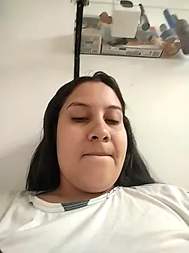esmeralda jadees online show from April 22, 2026, 7:42 pm