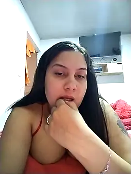 esmeralda jadees online show from April 30, 2026, 2:13 pm