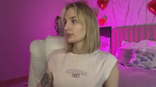  Vikky Moon  online show from March 9, 2026, 12:58 am