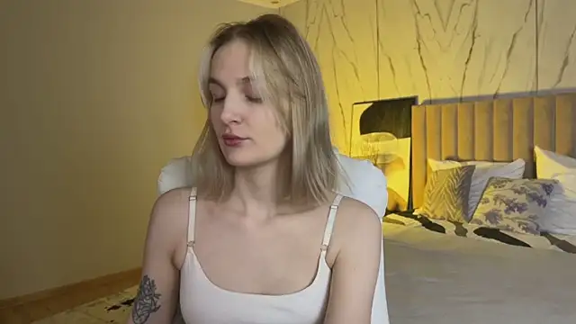  Vikky Moon  online show from April 23, 2026, 1:01 am