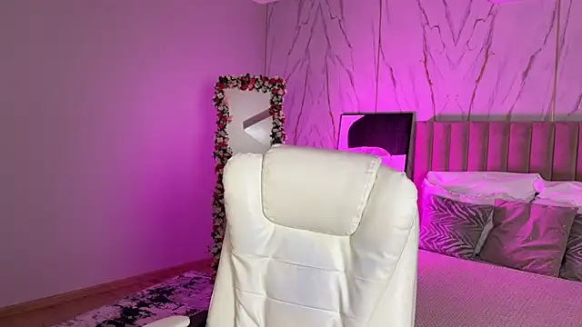  Vikky Moon  online show from October 17, 2025, 1:09 am