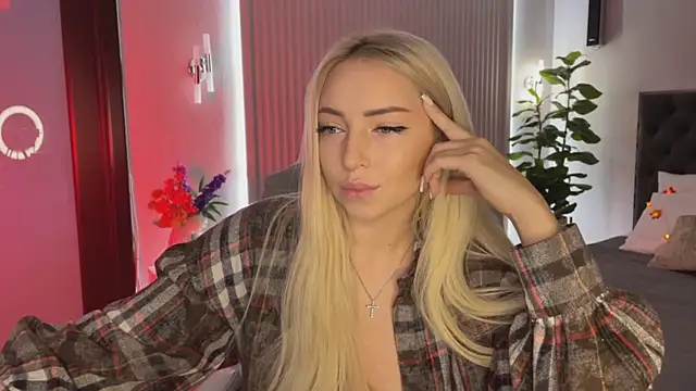 Snapshot of OhMyEmma chatting on October 11, 2025, 1:17 am OhMyEmma online show from October 11, 2025, 1:17 am