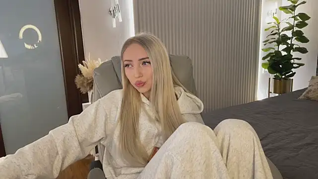 Snapshot of OhMyEmma chatting on March 11, 2026, 1:21 am OhMyEmma online show from March 11, 2026, 1:21 am