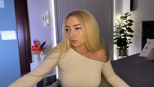 Snapshot of OhMyEmma chatting on October 15, 2025, 1:26 am OhMyEmma online show from October 15, 2025, 1:26 am