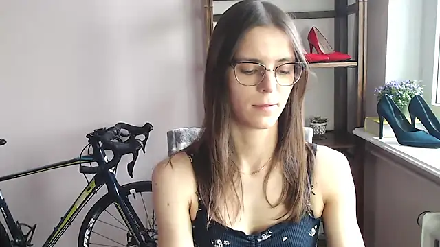 Snapshot of love_megi chatting on February 10, 2026, 2:27 pm love megi online show from February 10, 2026, 2:27 pm