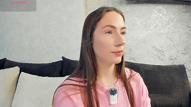 Snapshot of Kira_mindnes chatting on November 28, 2025, 6:35 am Kira mindnes online show from November 28, 2025, 6:35 am