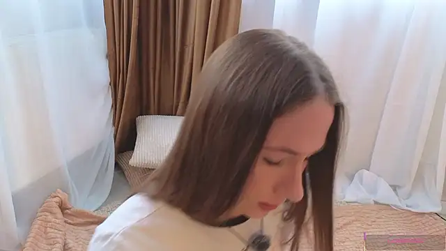 Snapshot of Kira_mindnes chatting on March 8, 2026, 5:44 am Kira mindnes online show from March 8, 2026, 5:44 am