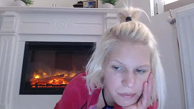 Snapshot of ElssaRush chatting on October 18, 2025, 10:50 am ElssaRush online show from October 18, 2025, 10:50 am