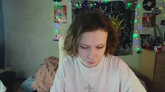 Snapshot of Lil_foxxx chatting on October 17, 2025, 10:50 am Lil foxxx online show from October 17, 2025, 10:50 am