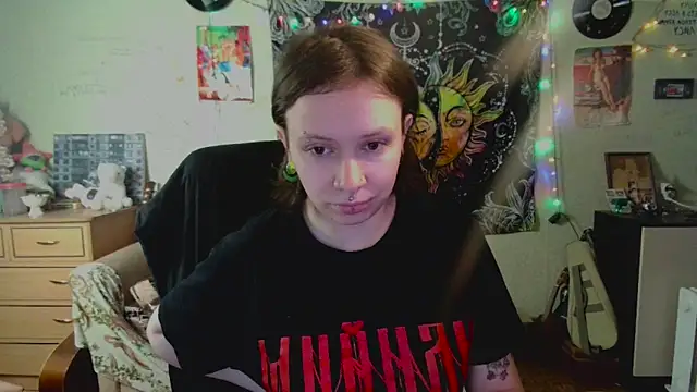 Snapshot of Lil_foxxx chatting on September 10, 2025, 10:36 am Lil foxxx online show from September 10, 2025, 10:36 am