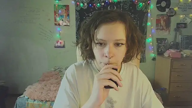 Snapshot of Lil_foxxx chatting on October 15, 2025, 12:35 pm Lil foxxx online show from October 15, 2025, 12:35 pm